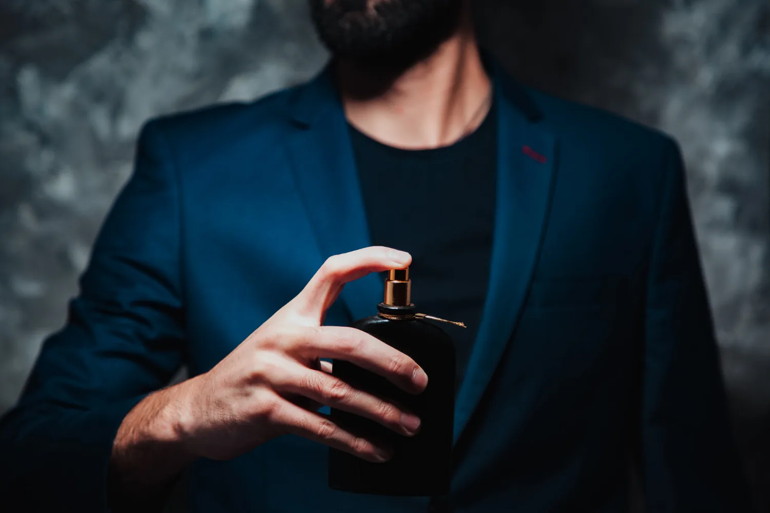 Fragrances for men: popular notes and choice of enduring perfume