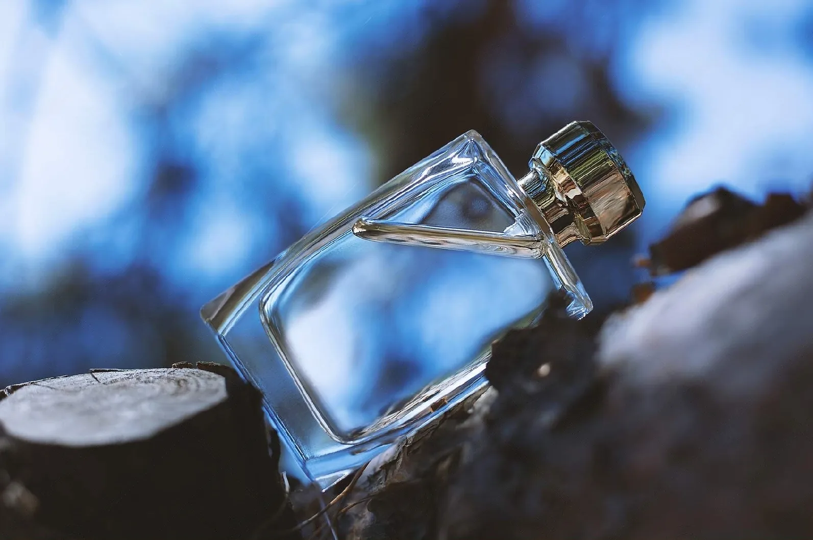 Natural and synthetic fragrances: what's the difference and which are better