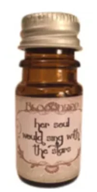 香水瓶照片  Blooddrop