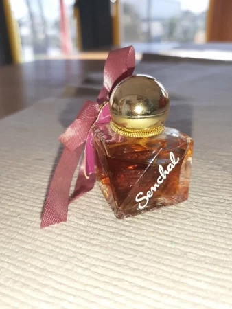 香水瓶照片  Charles of the Ritz