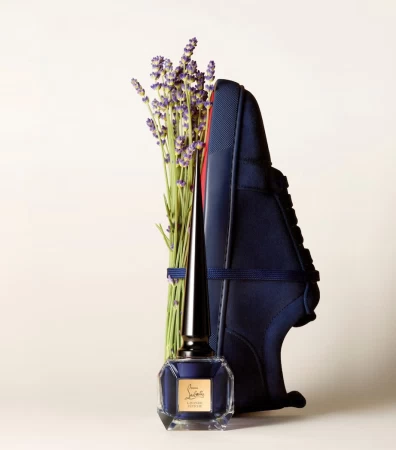 香水瓶照片  Christian Louboutin