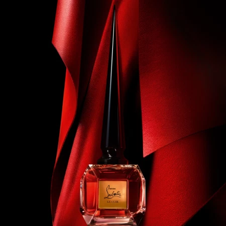 香水瓶照片  Christian Louboutin