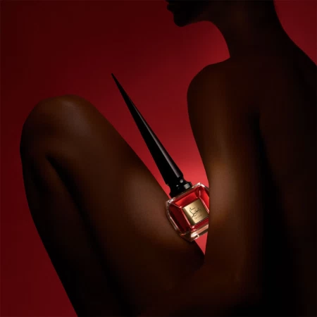 香水瓶照片  Christian Louboutin