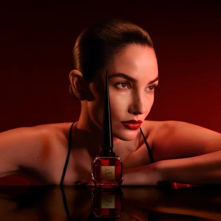 香水瓶照片  Christian Louboutin