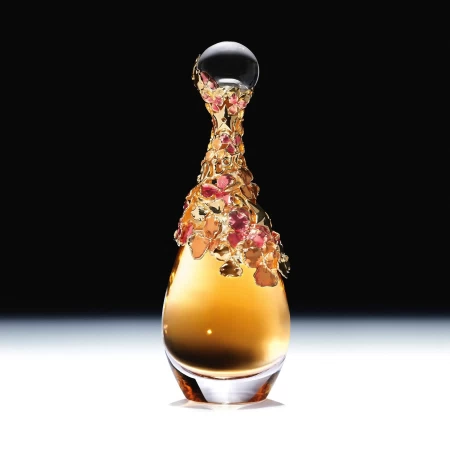 香水瓶照片  Dior