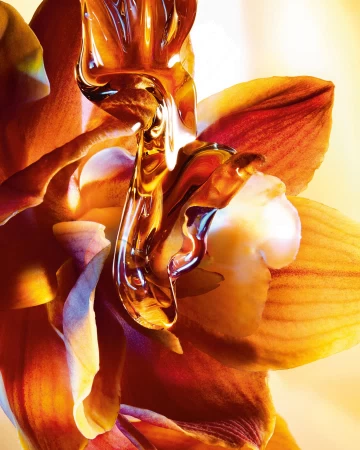 香水瓶照片  Dior
