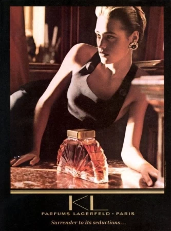 香水瓶照片  Karl Lagerfeld