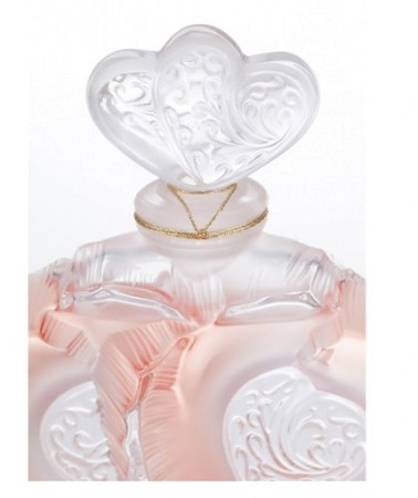 香水瓶照片  Lalique