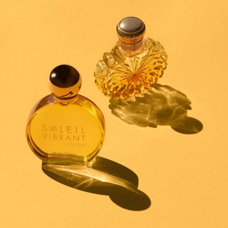 香水瓶照片  Lalique