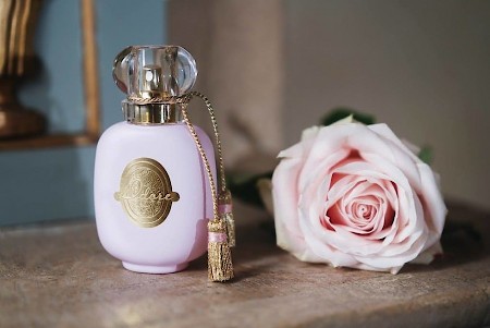 香水瓶照片  Les Parfums de Rosine