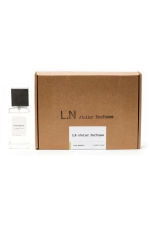香水瓶照片  L.N Atelier Parfumes