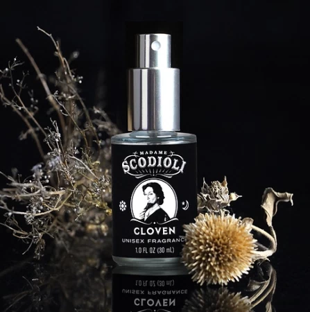 香水瓶照片  Madame Scodioli