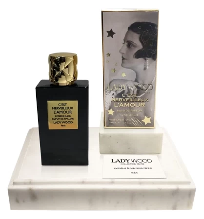 香水瓶照片  Mademoiselle Wood