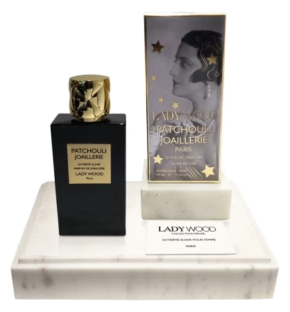 香水瓶照片  Mademoiselle Wood