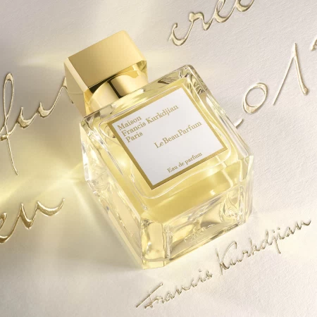 香水瓶照片  Maison Francis Kurkdjian