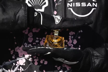 香水瓶照片  Nissan