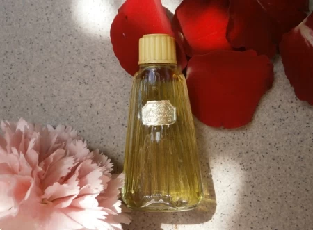 香水瓶照片  Новая Заря