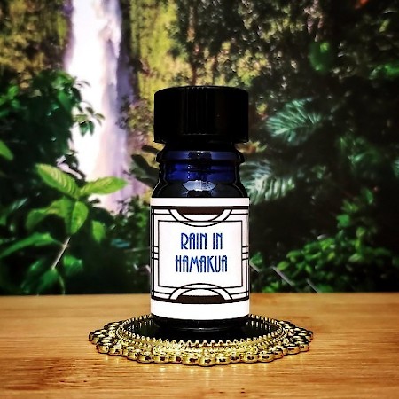 香水瓶照片  Nui Cobalt Designs