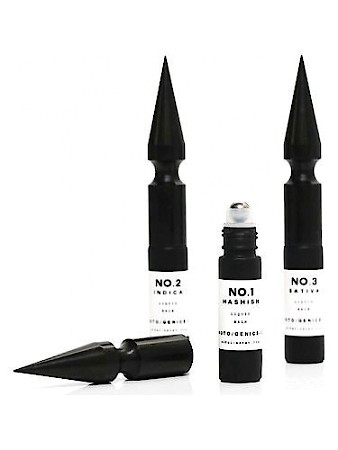 香水瓶照片  Photo/genics + Co
