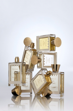 香水瓶照片  Profumi del Forte