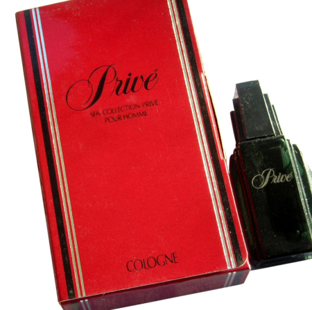 香水瓶照片  Saks Fifth Avenue