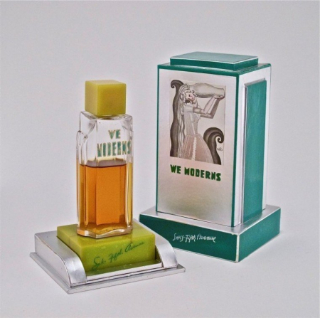 香水瓶照片  Saks Fifth Avenue