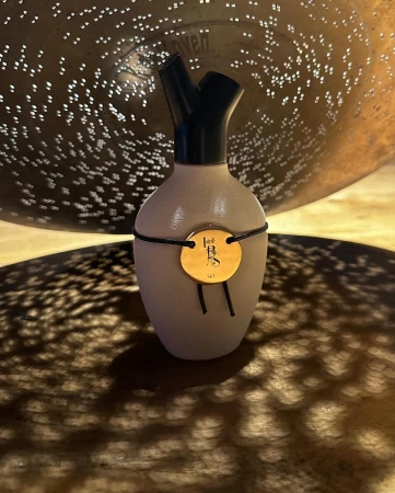 香水瓶照片  Scents of Wood
