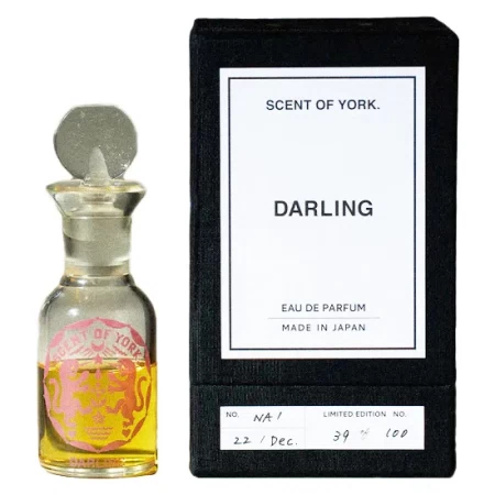 香水瓶照片  Scents of York