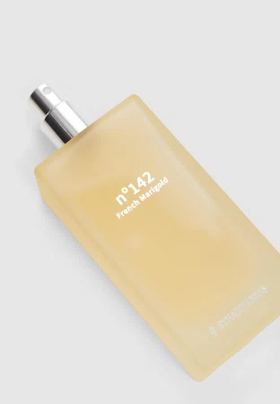 香水瓶照片  Stradivarius