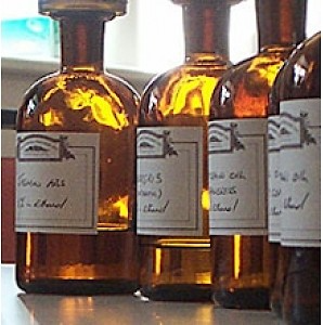 香水瓶照片  The Cotswold Perfumery