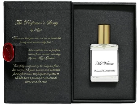 香水瓶照片  The Perfumer`s Story by Azzi