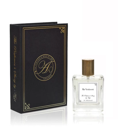 香水瓶照片  The Perfumer`s Story by Azzi