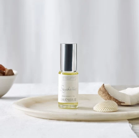 香水瓶照片  The White Company