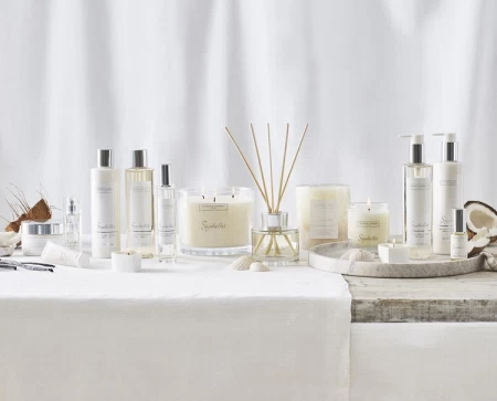 香水瓶照片  The White Company