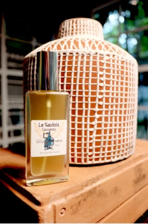 香水瓶照片  Therapia by Aroma