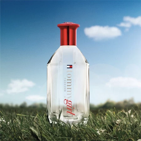 香水瓶照片  Tommy Hilfiger