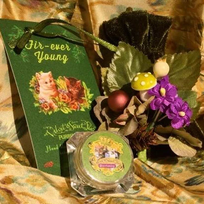 香水瓶照片  Velvet & Sweet Pea’s Purrfumery