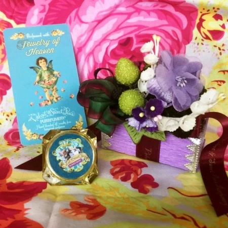 香水瓶照片  Velvet & Sweet Pea’s Purrfumery