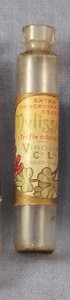 香水瓶照片  Vinolia / Blondeau ET CIE.