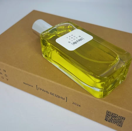 香水瓶照片  Yan Frolov