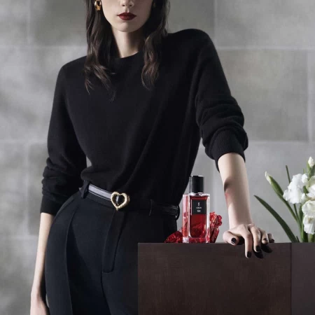 香水瓶照片  Yves Saint Laurent