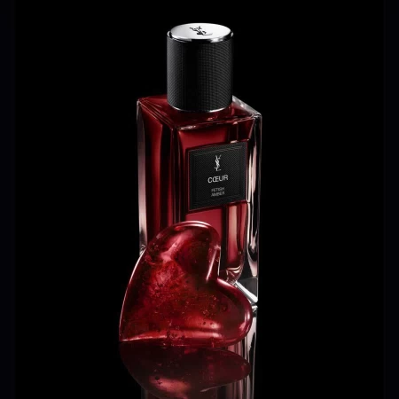 香水瓶照片  Yves Saint Laurent