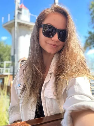 Eva Manzhetova